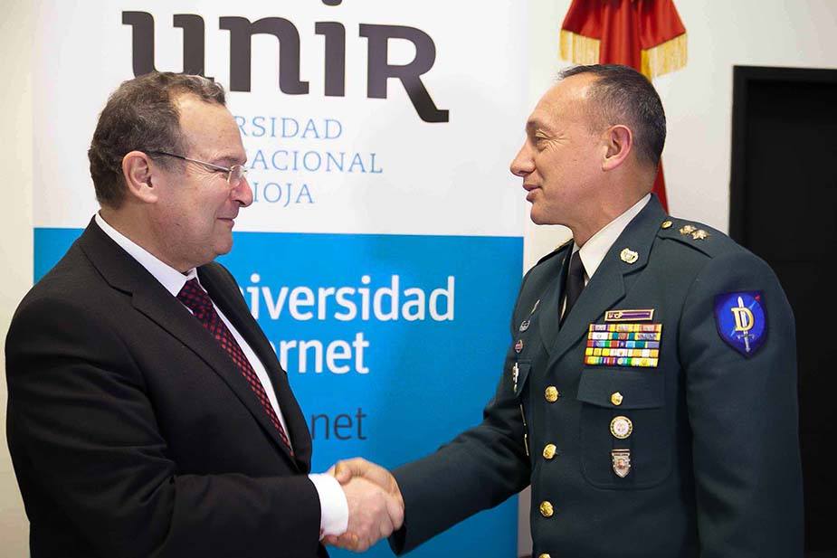 El rector de UNIR, José María Vázquez, y el Brigadier General Adelmo Orlando Fajardo,