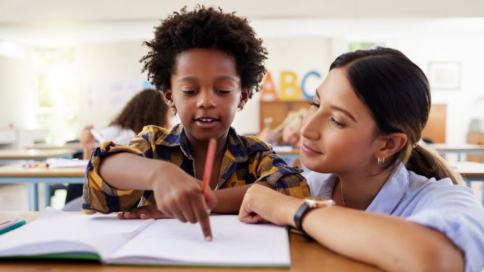 La educación individualizada y personalizada ha emergido como un enfoque clave para transformar el sistema educativo de Colombia