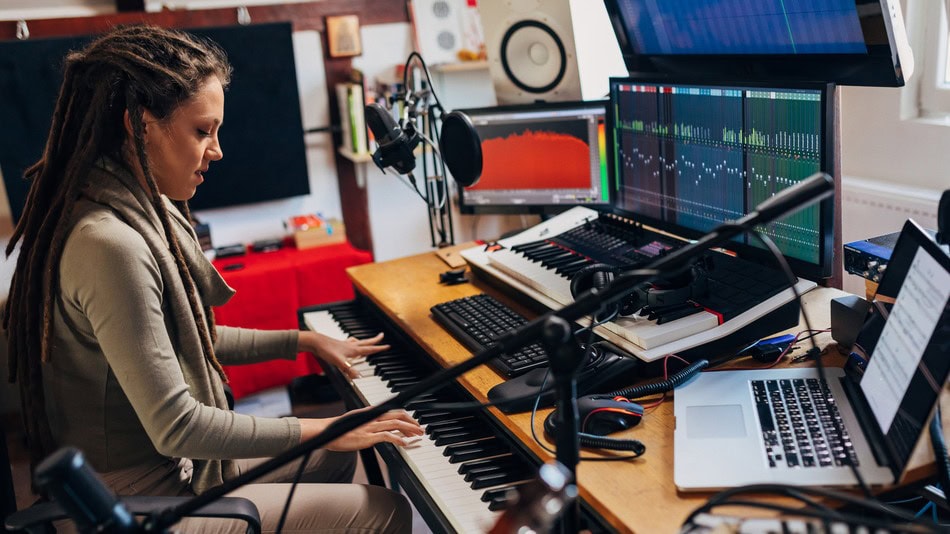 Al estudiar música en Cali, puedes tener muchas opciones para trabajar, no solo como un músico