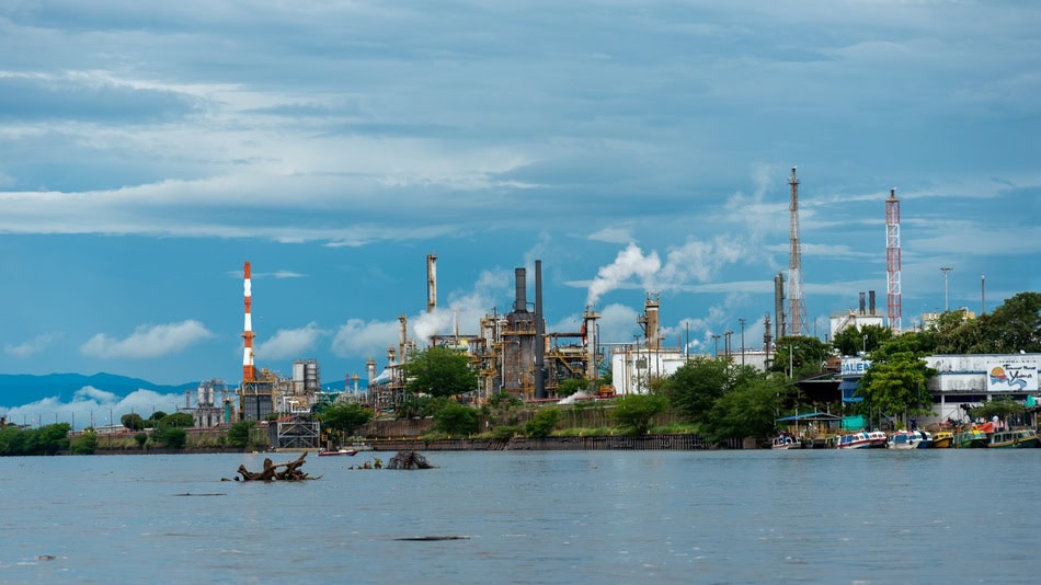 Las causas de la contaminación atmosférica en Colombia pueden ser móviles o fijas como empresas industriales y termoeléctricas