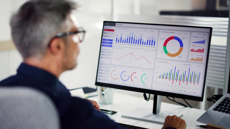 La analítica de datos sirve para medir y recopilar información que puede ayudar con la efectividad de una empresa