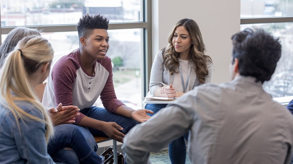La psicología social es una rama de suma importancia en la vida de las personas, considerando que estas pasan una gran parte del tiempo interactuando con otros