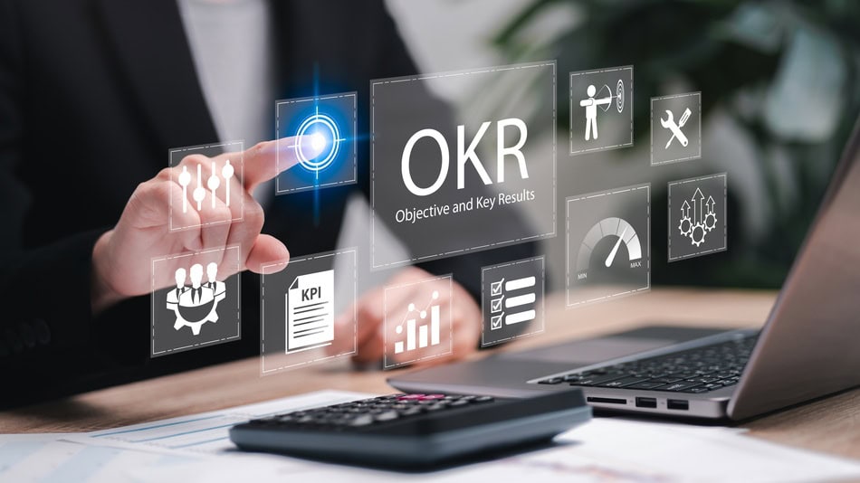 Dentro de los indicadores de evaluación más destacados encontramos de tipo KPI, OKR y BSC