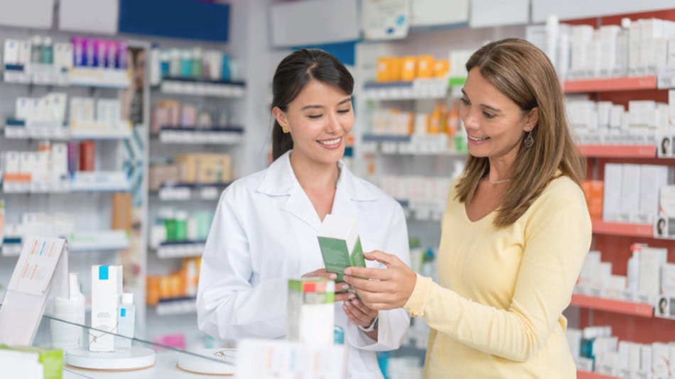 En la carrera de farmacia tendrás múltiples opciones a tomar, sea en el área de gestión, investigación, de medicamentos, en nutrición, en marketing farmacéutico online o incluso en cosmética y lo relacionado con la piel