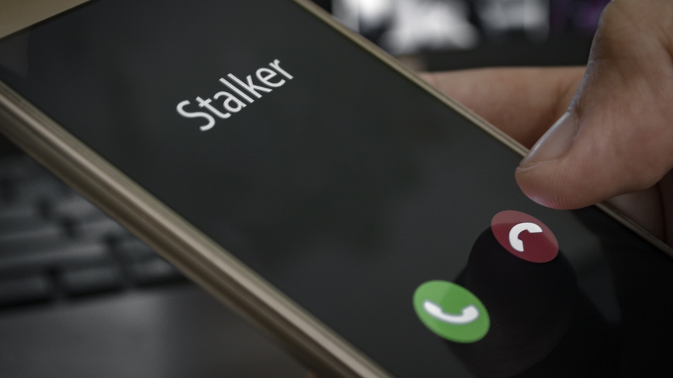 Stalkear se puede dividir en dos tipos fundamentales, el físico y el digital