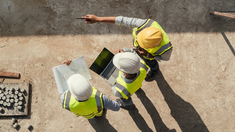 Un ingeniero civil es un profesional encargado del mantenimiento, control, diseño y planeación de todo tipo de obras