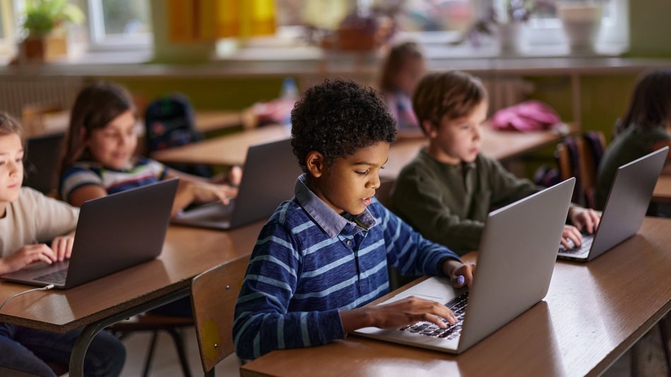 Al dar una mirada a la ética en la inteligencia artificial y su incidencia en la educación, se han podido detectar ciertos dilemas morales y éticos