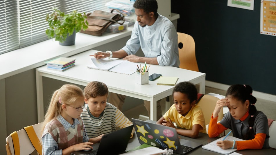 El uso de las TIC en la educación es una estrategia que lleva muchos años implementándose y siempre está en constante cambio y transformación