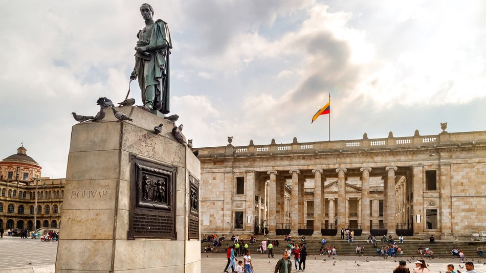 El sector público tiene una gran variedad de opciones laborales para todas las carreras y cada una de ellas cuenta con una remuneración adecuada a su nivel de responsabilidad