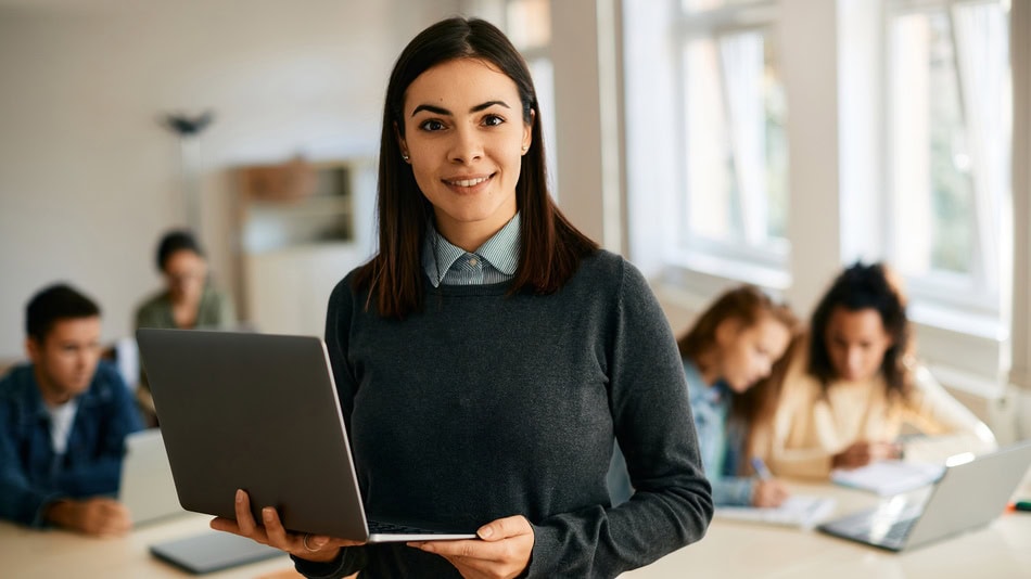 En Colombia, el Estatuto de Profesionalización Docente Decreto 1278 de 2002 reconoce al docente como un actor clave del sistema educativo y establece el escalafón docente