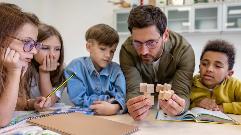 Un neuroeducador se encarga principalmente de optimizar los procesos de aprendizaje