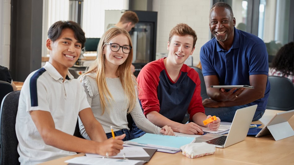 El coordinador de innovación educativa es aquel profesional encargado de diseñar estrategias pedagógicas y tecnológicas