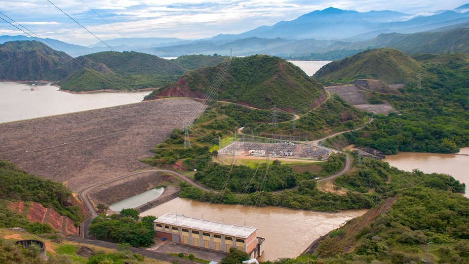 La regulación de energías renovables en Colombia está supeditada a la Ley 1715 de 2014, al igual que las Leyes 142 y 143 de 1994