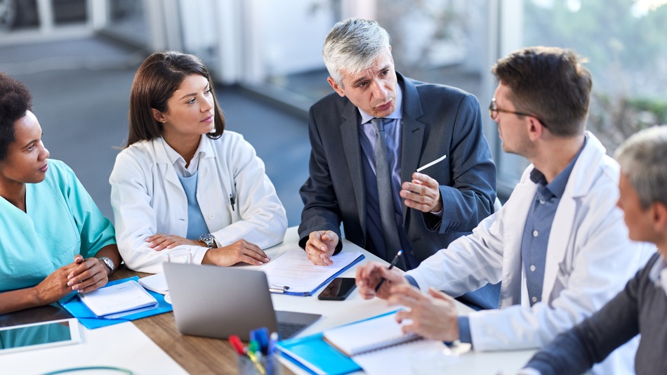 Los salarios en administración de salud suelen ser competitivos por el nivel de responsabilidad que estos conllevan