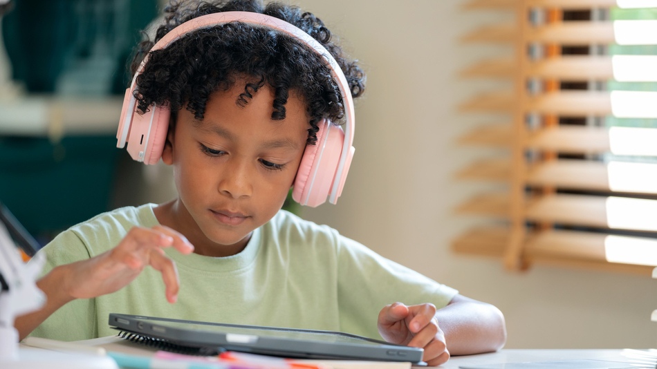 Un Entorno Virtual de Aprendizaje o EVA es un espacio en el cual es posible simular un salón de clases en el que se desarrollan todo tipo de actividades