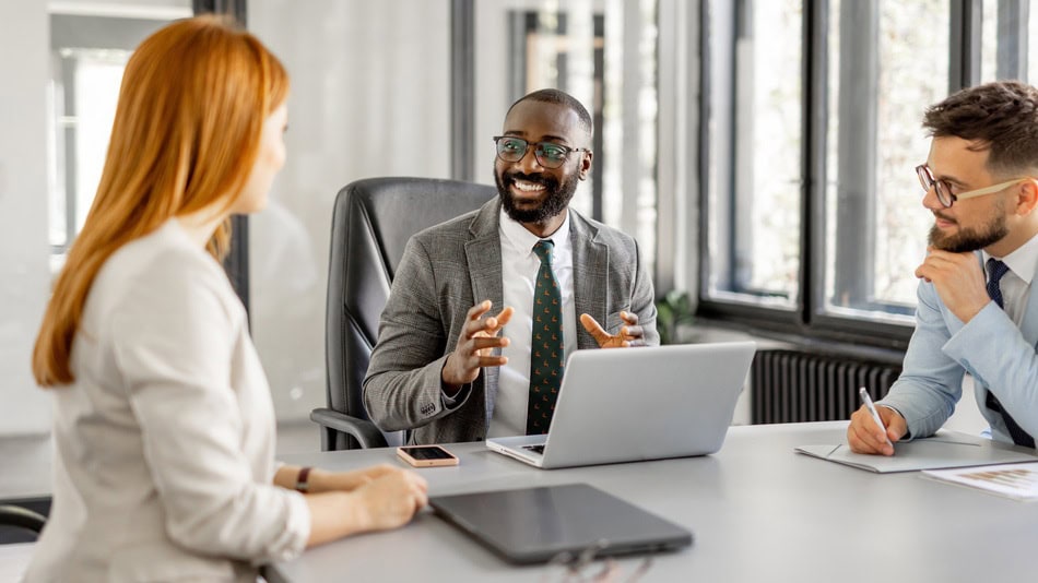 El salario de un gerente de recursos humanos puede estar desde los 2,6 millones de pesos al mes hasta más de 10 millones