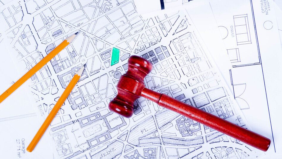 El derecho urban&iacute;stico en Colombia es el conjunto de normas de derecho administrativo que regulan los procedimientos e instrumentos legales necesarios para el desarrollo f&iacute;sico de los municipios y distritos