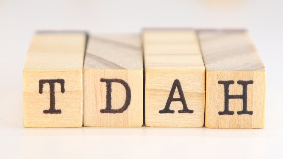 El TDAH en adultos se considera como un trastorno psicológico que puede aparecer desde la infancia y en muchos casos permanecer hasta la adultez