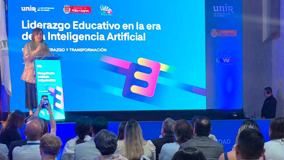 Diana Carolina Aconcha interviene en el evento &lsquo;Liderazgo educativo en la era de la inteligencia artificial: Gesti&oacute;n, liderazgo y transformaci&oacute;n&rsquo;.
