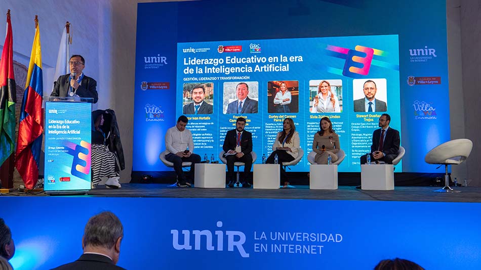 La jornada se desarrolló a través de conferencias, paneles y mesas de trabajo,