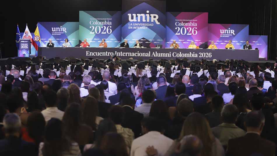 Comitiva acad&eacute;mica durante la segunda ceremonia.