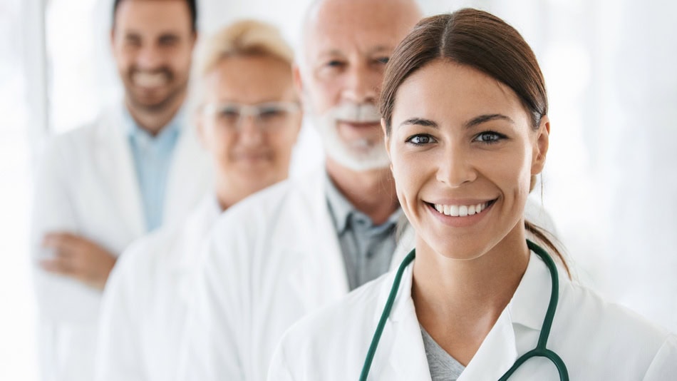 La salud pública en Colombia se considera como una disciplina que se encarga de promover, proteger y mejorar la salud de la población en general