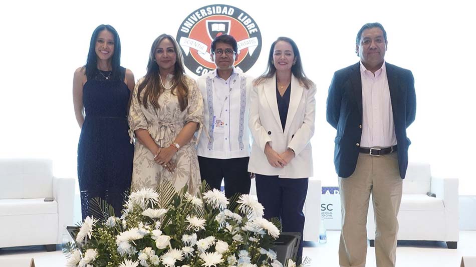 Foto institucional en un momento del encuentro.