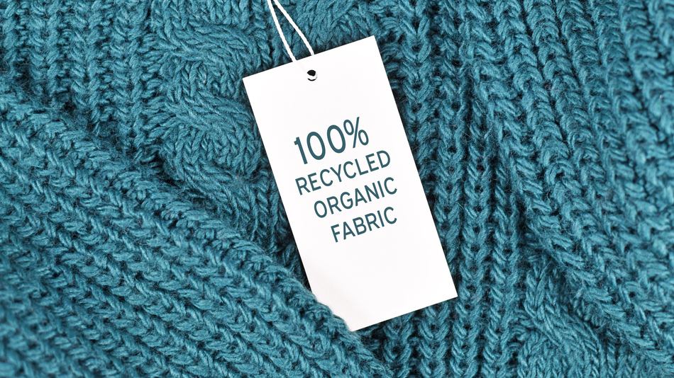 el fast fashion trae consecuencias tanto al consumo como al cuidado del medio ambiente por su tendencia cambiante, rotativa y sus ciclos tan cortos