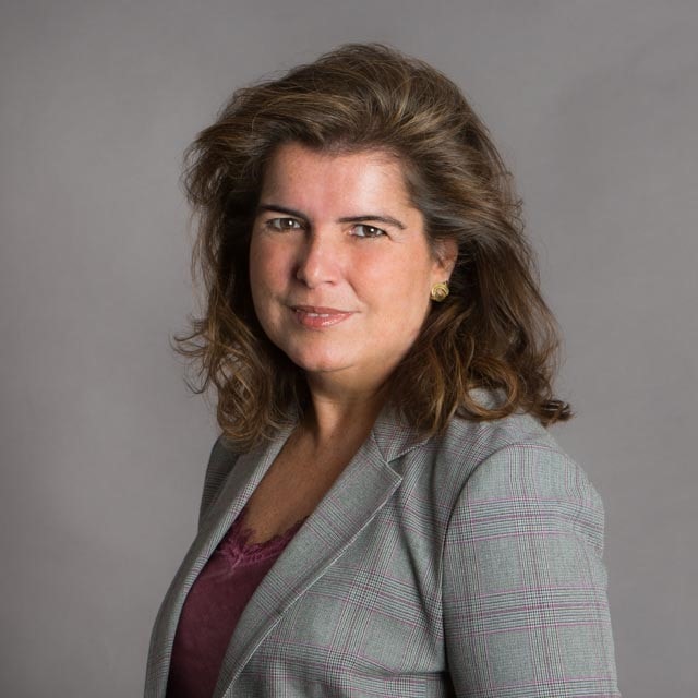 Carmen Bau Serrano, Experta asociada