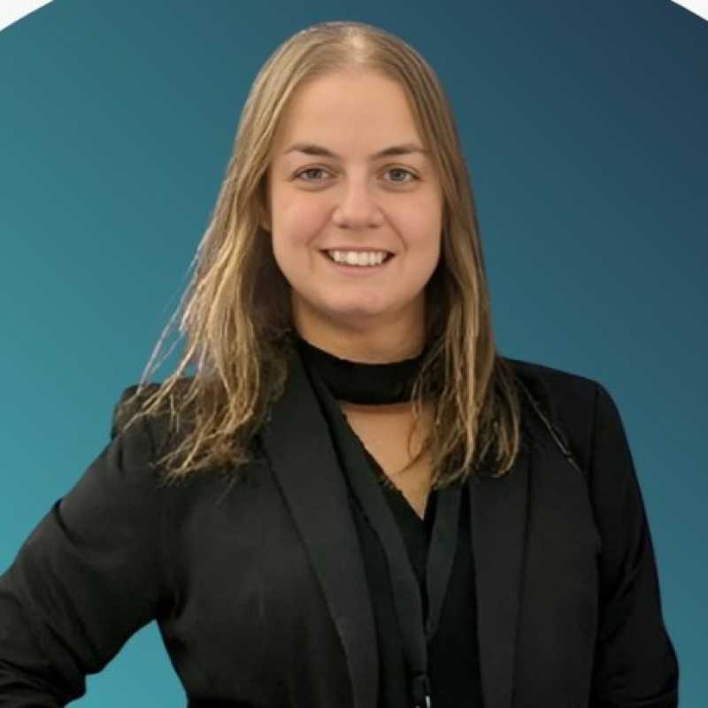 Daiana Mailen Bouzo, Experta asociada