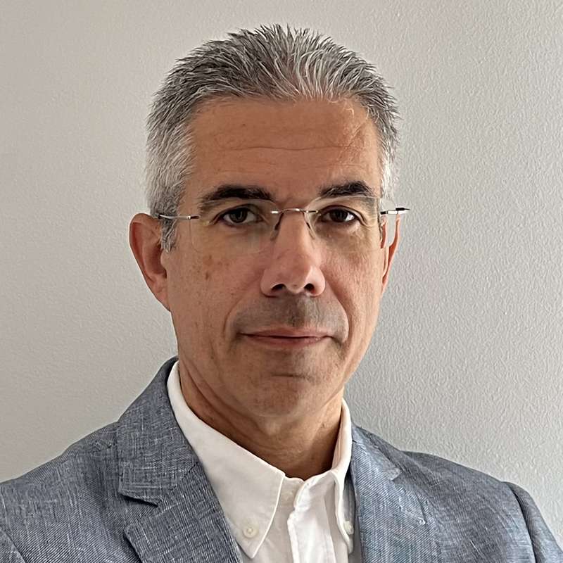 Esteban Mitjavila Salas, Experto asociado