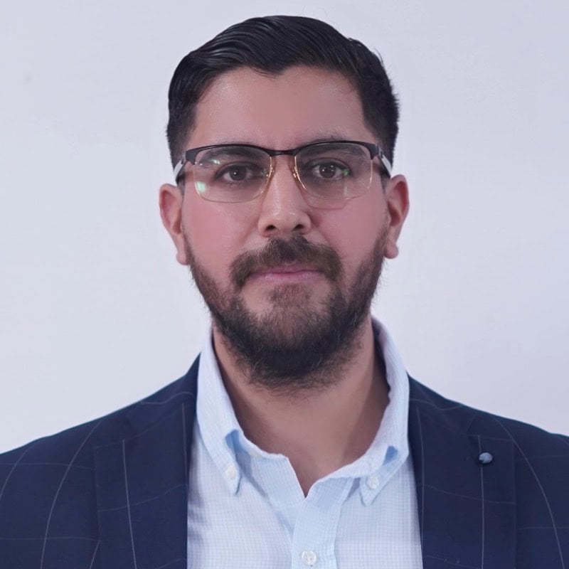 Mauricio Rodrigo Placencio Loayza, Experto asociado