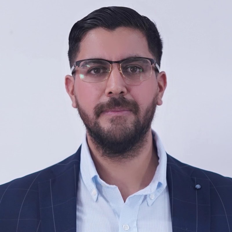 Mauricio Rodrigo Placencio Loayza, Experto asociado